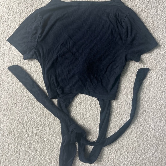 black hollister wrap tie crop top - Picture 2 of 3